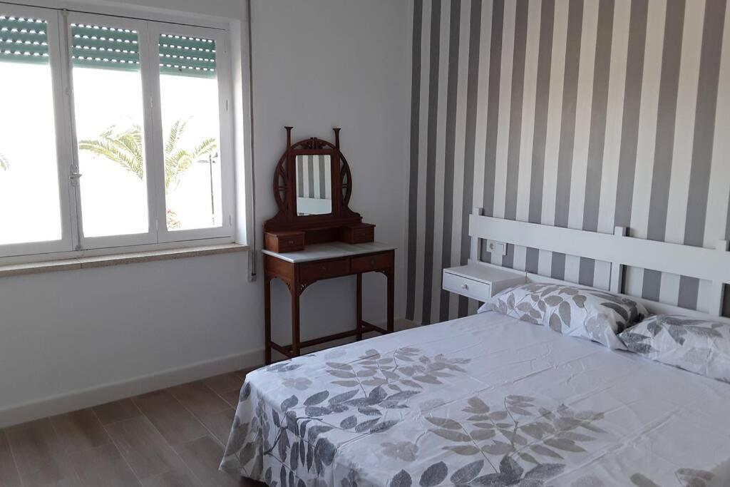 Piso En Primera Linea Con Wifi Y Vistas Al Mar Lo Pagán Eksteriør billede